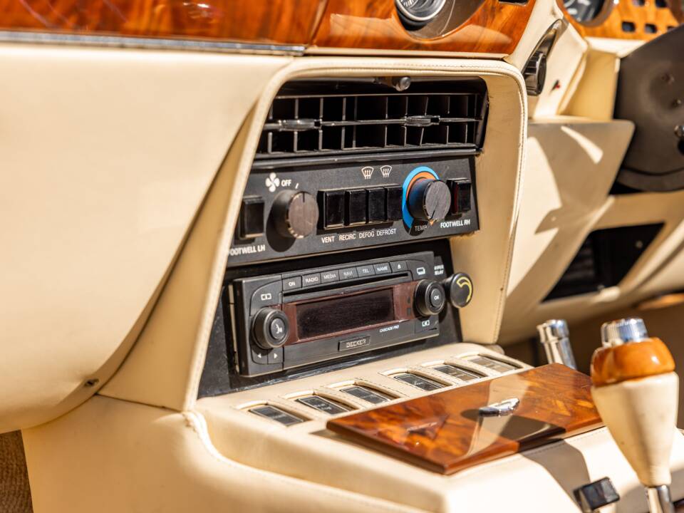 Image 39/57 de Aston Martin V8 Vantage Volante (1989)