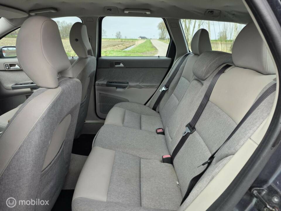 Image 15/33 de Volvo V50 2.4 (2005)