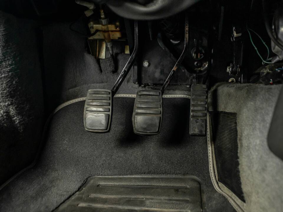 Image 54/66 of DeLorean DMC-12 (1981)