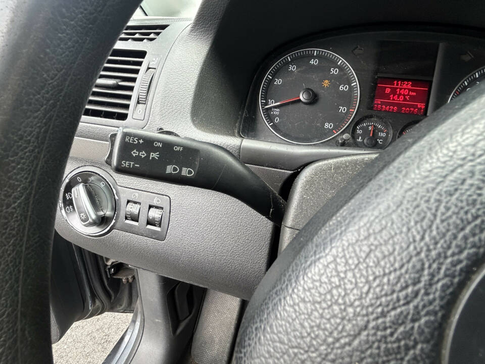 Image 19/25 of Volkswagen Touran 1.4 TSI (2004)