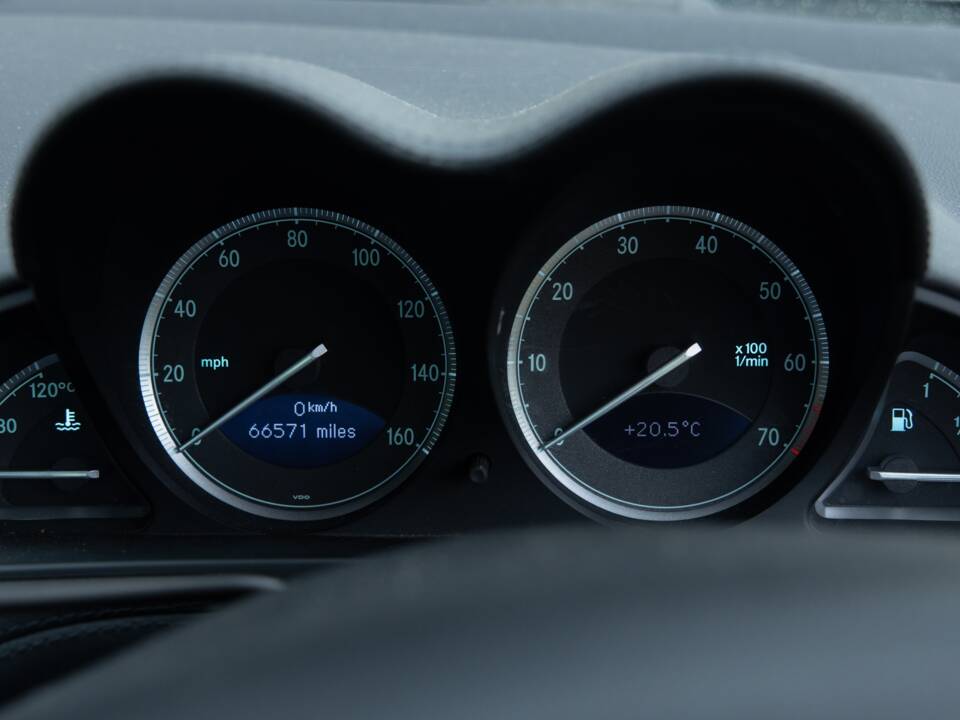 Image 25/41 of Mercedes-Benz SL 350 (2007)