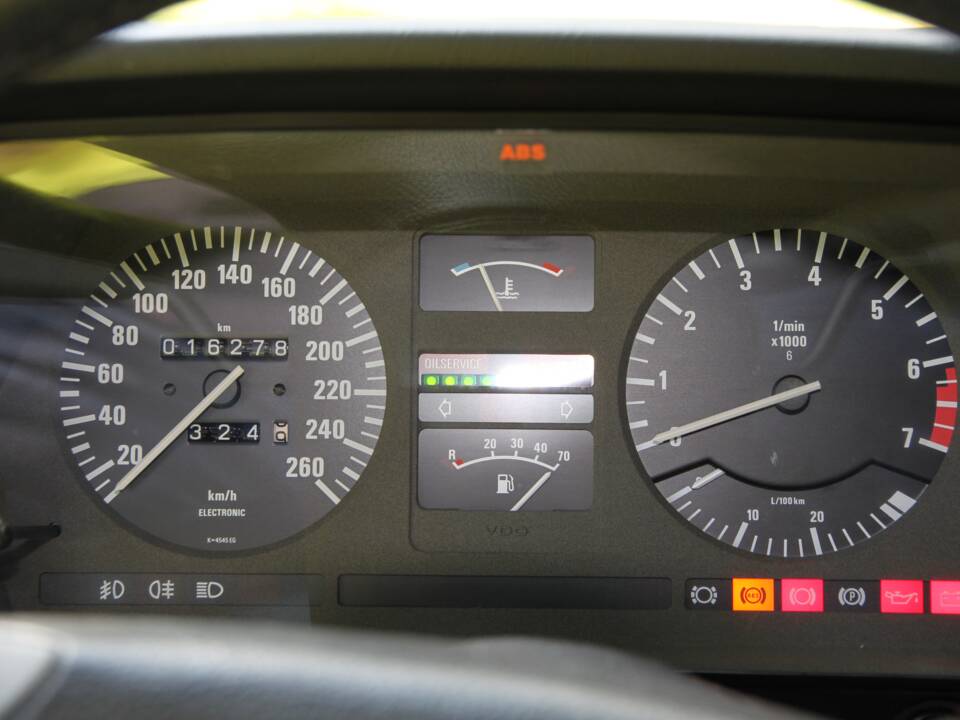 Image 24/36 of BMW 635 CSi (1984)