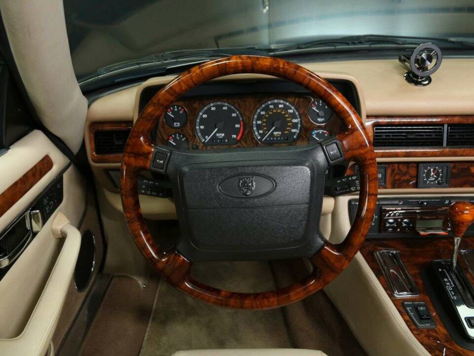 Image 14/49 de Jaguar XJS 4.0 (1995)