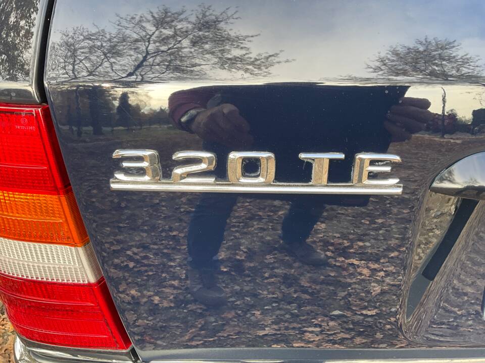 Image 47/149 of Mercedes-Benz 320 TE (1993)