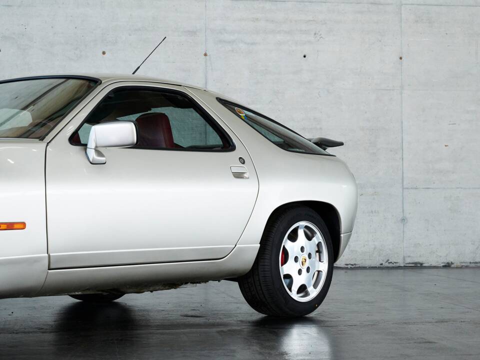 Image 5/50 of Porsche 928 GT (1989)