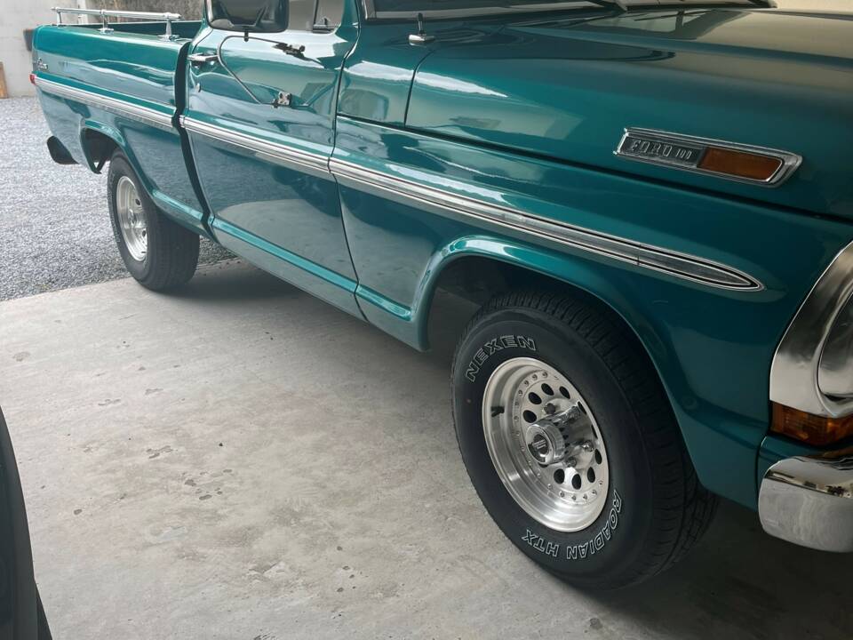 Image 2/12 of Ford F-100 (1972)