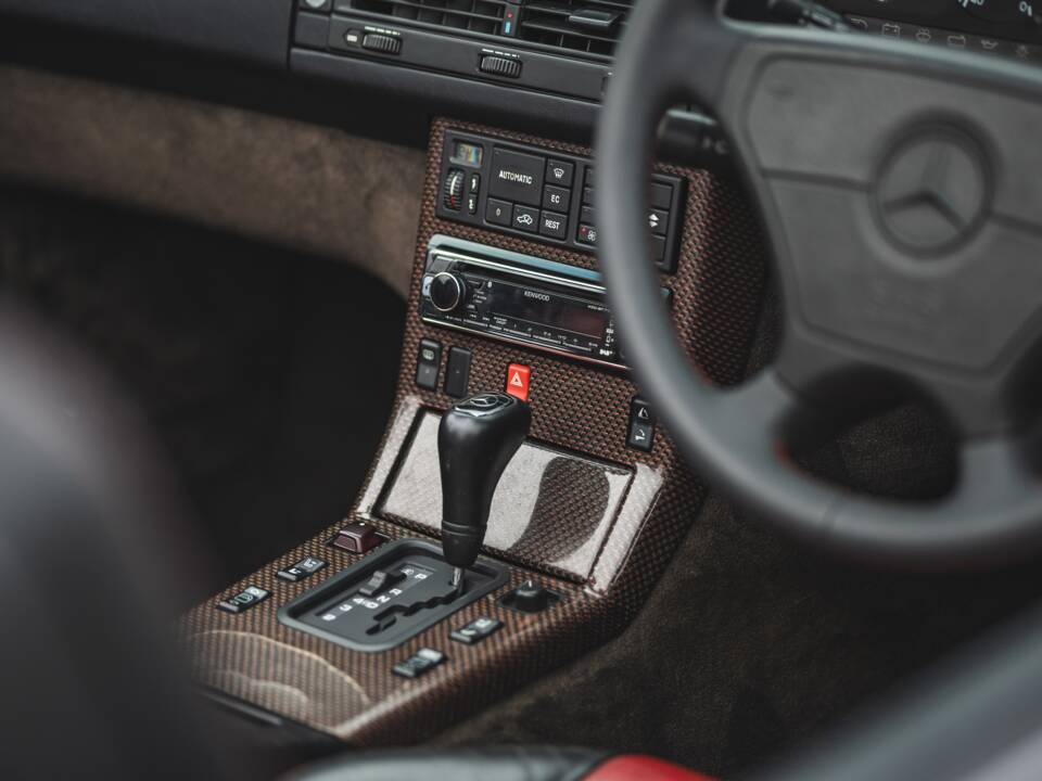 Immagine 30/42 di Mercedes-Benz SL 320 (1995)