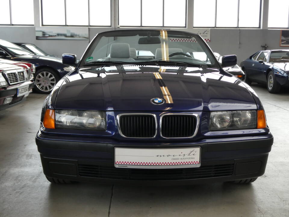 Immagine 21/36 di BMW 318i (1997)