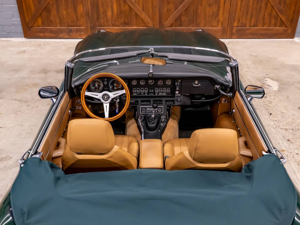 Image 26/34 de Jaguar Type E V12 (1972)