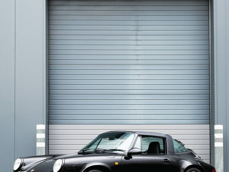 Image 2/57 of Porsche 911 Carrera 4 (1992)