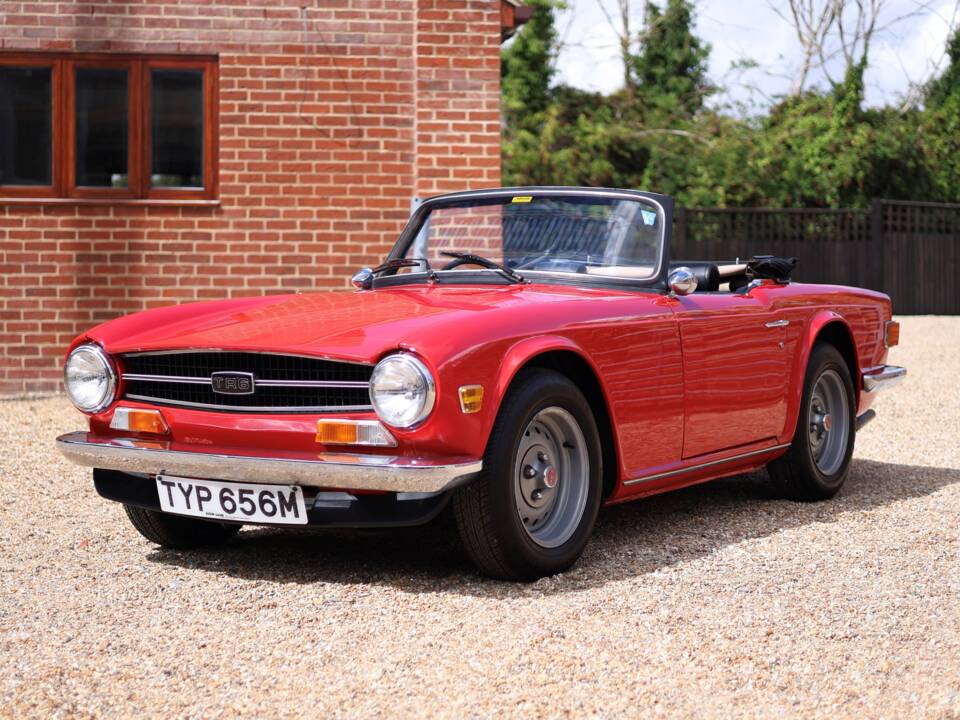 Image 1/50 de Triumph TR 6 (1973)