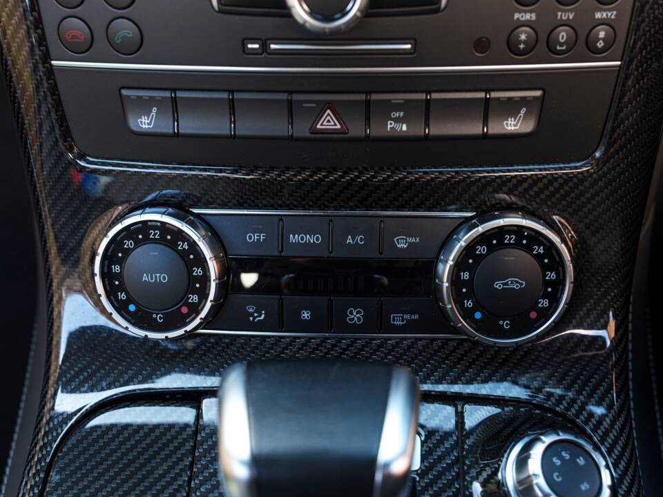 Image 19/26 of Mercedes-Benz SLS AMG (2010)