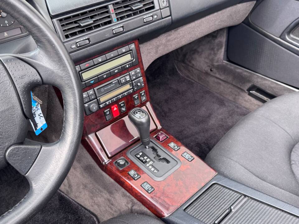 Imagen 4/13 de Mercedes-Benz SL 320 (1996)