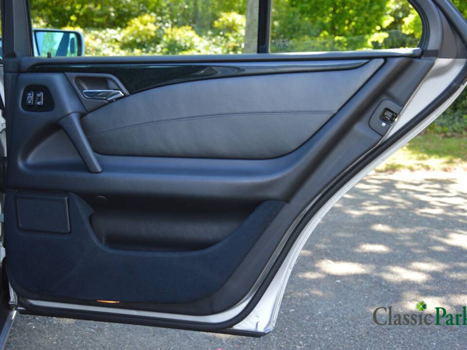 Image 19/50 de Mercedes-Benz E 50 AMG (1996)