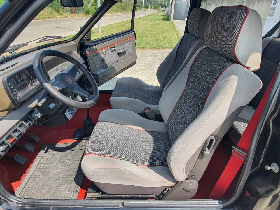 Image 20/34 de MG Metro Turbo (1984)