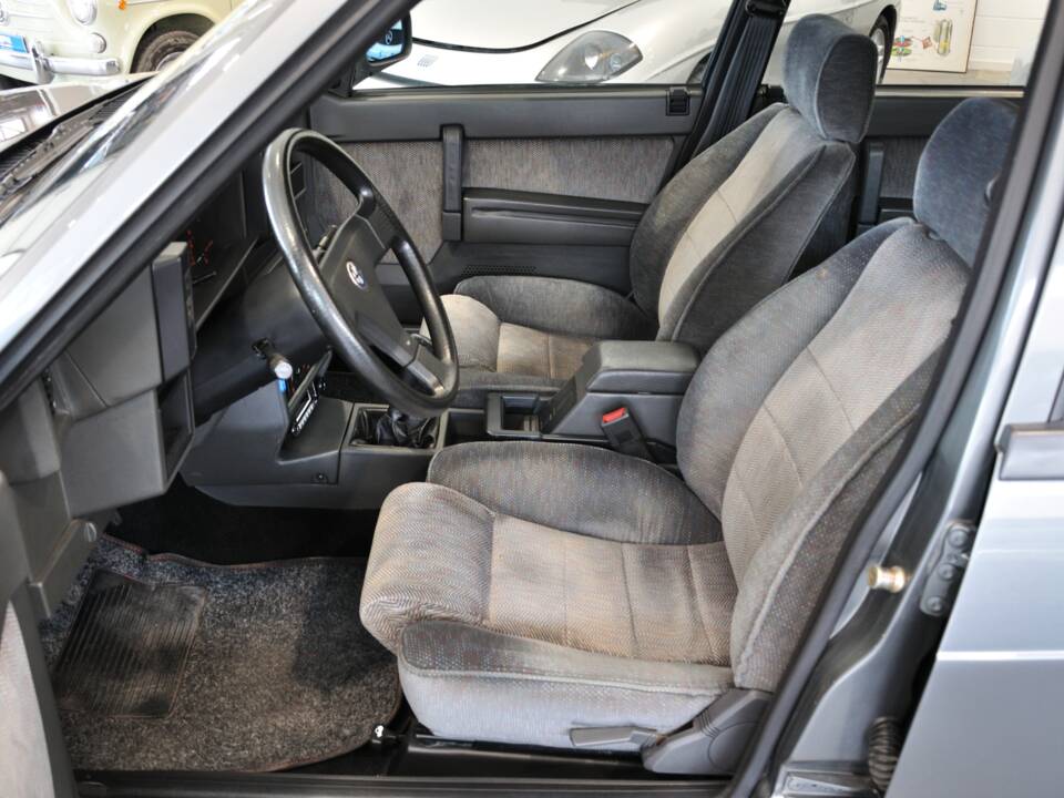 Image 13/34 de Alfa Romeo 75 2.0 Twin Spark (1987)