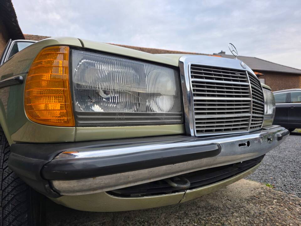 Image 41/73 of Mercedes-Benz 230 E (1985)