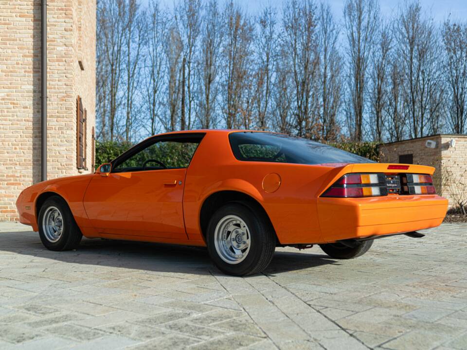 Image 7/50 of Chevrolet Camaro Z28 (1992)