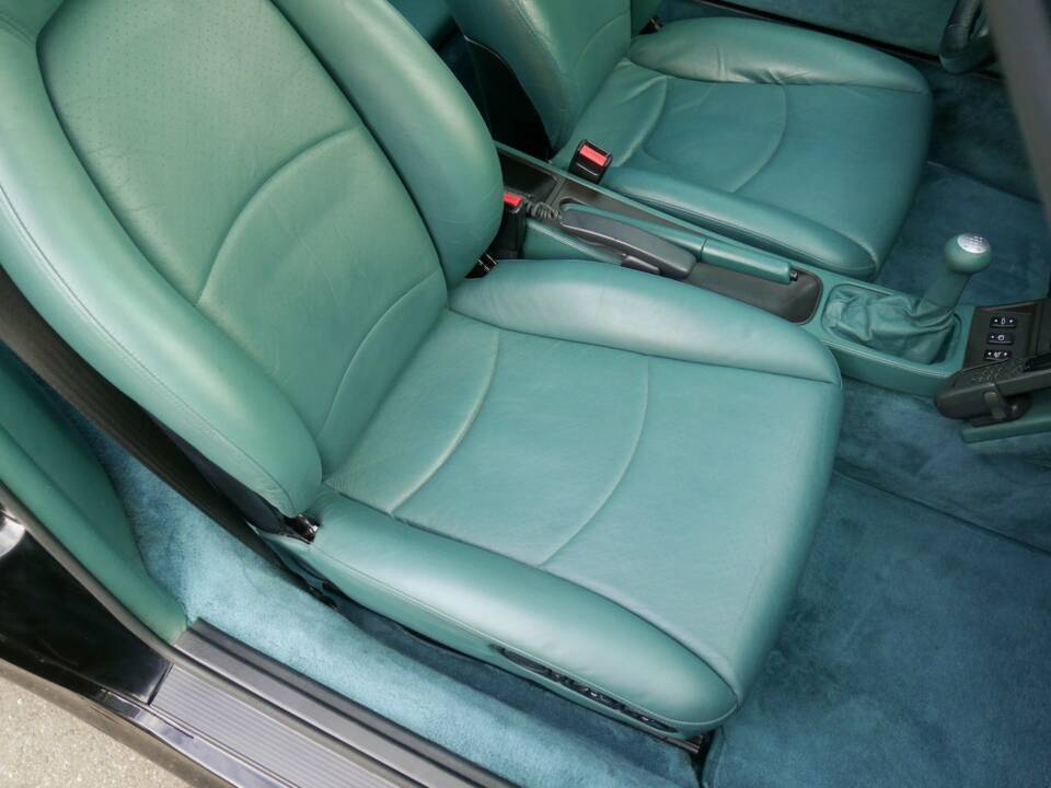 Image 23/36 de Porsche 911 Carrera 4S (1998)