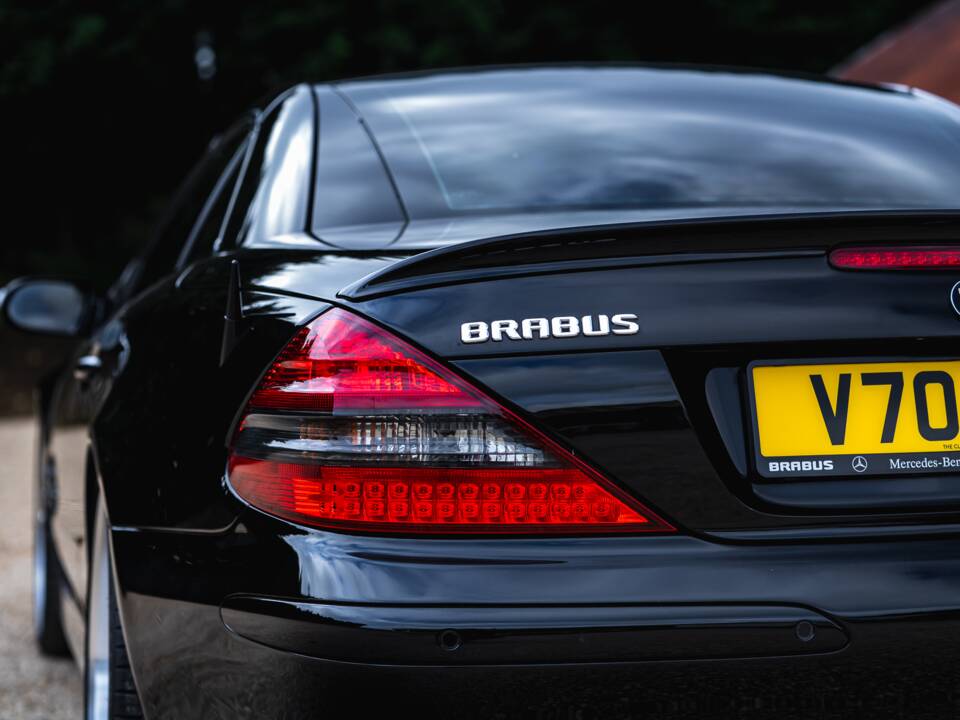 Image 32/47 of Mercedes-Benz SL 600 (2004)