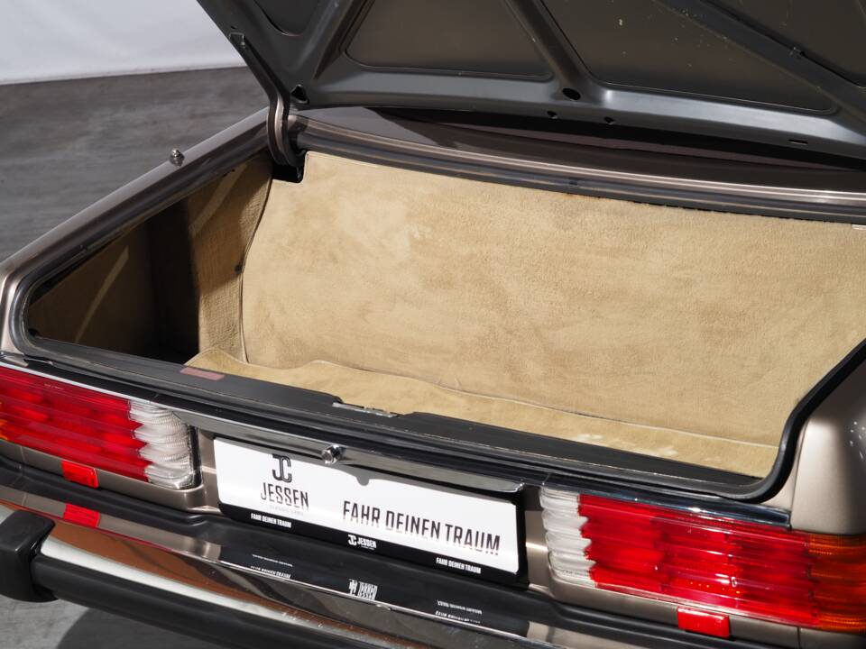 Image 34/50 of Mercedes-Benz 560 SL (1988)
