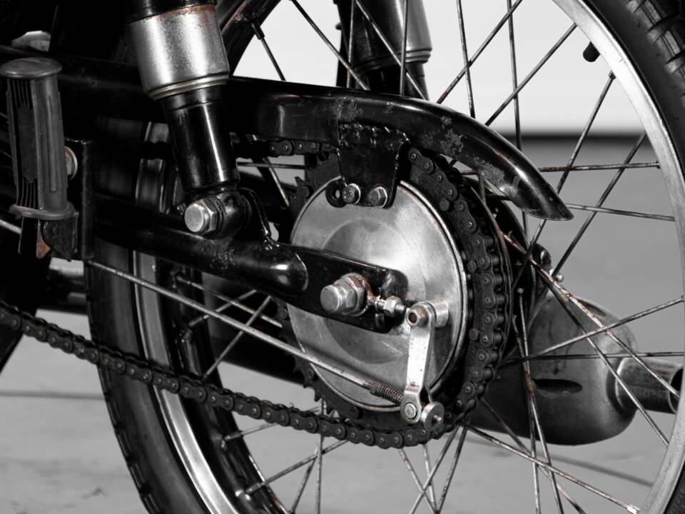 Image 22/50 of Gilera 150 Sport (1954)