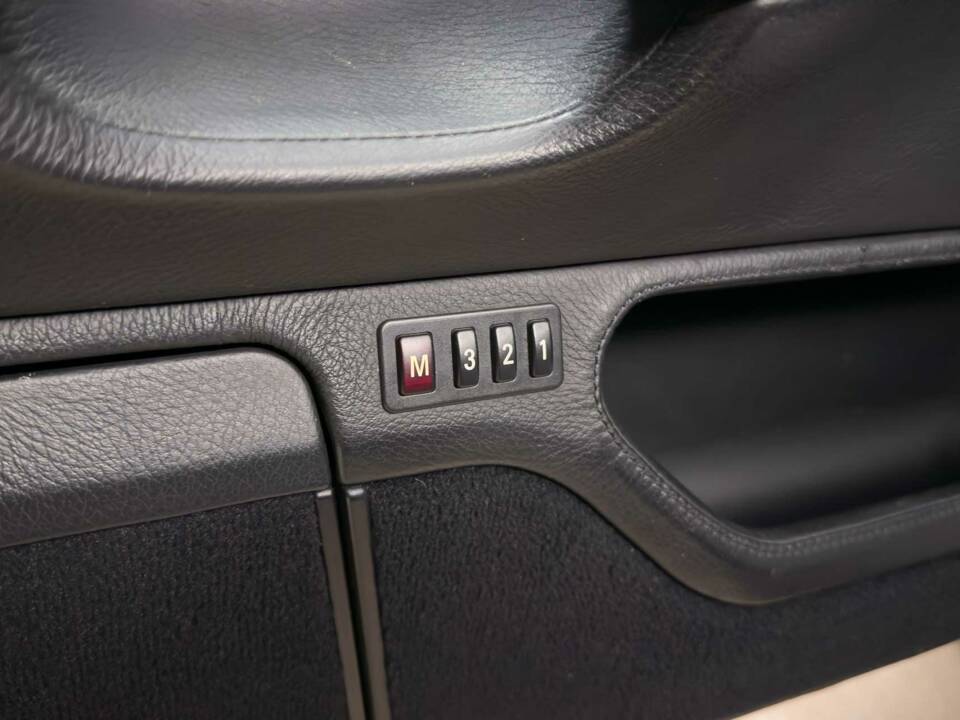 Image 17/41 of BMW 750i (2000)