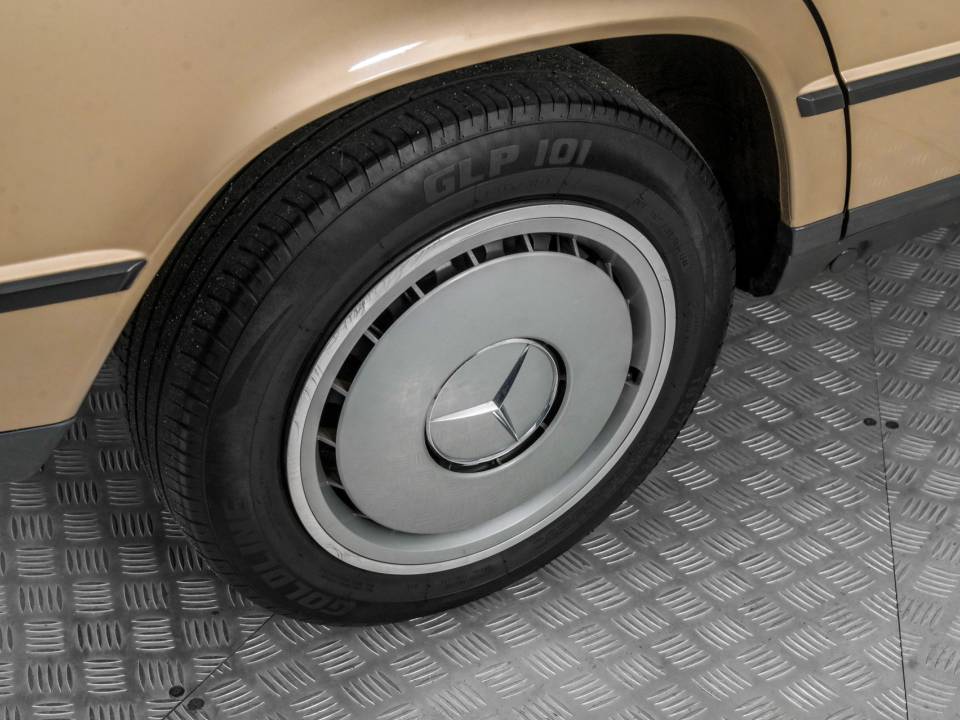 Immagine 31/50 di Mercedes-Benz 190 D (1986)