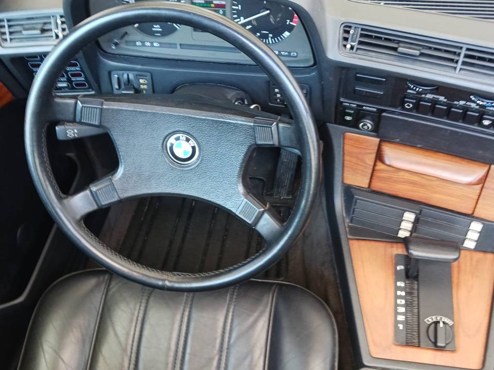 Imagen 30/41 de BMW 745i (1984)