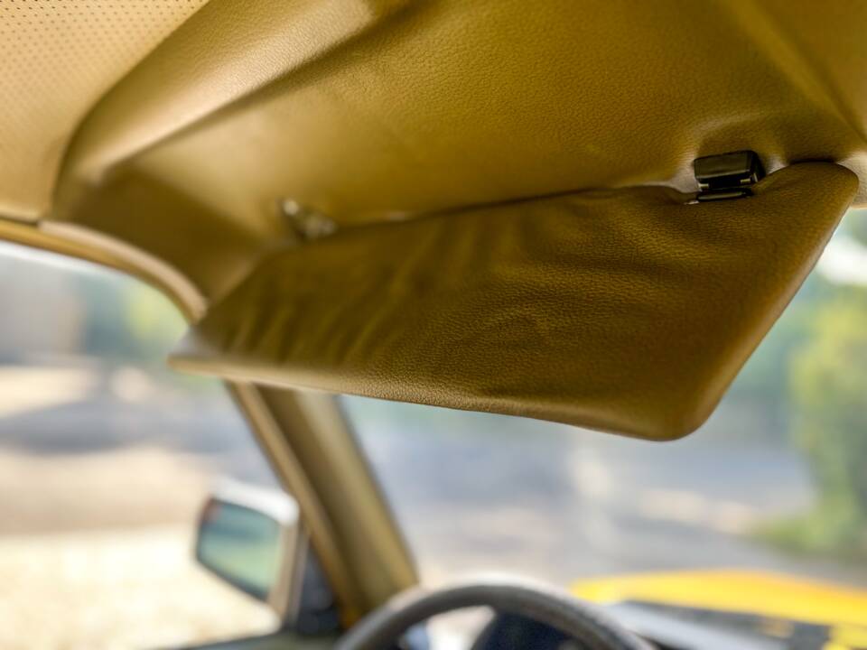 Image 118/139 of Mercedes-Benz 240 D (1978)