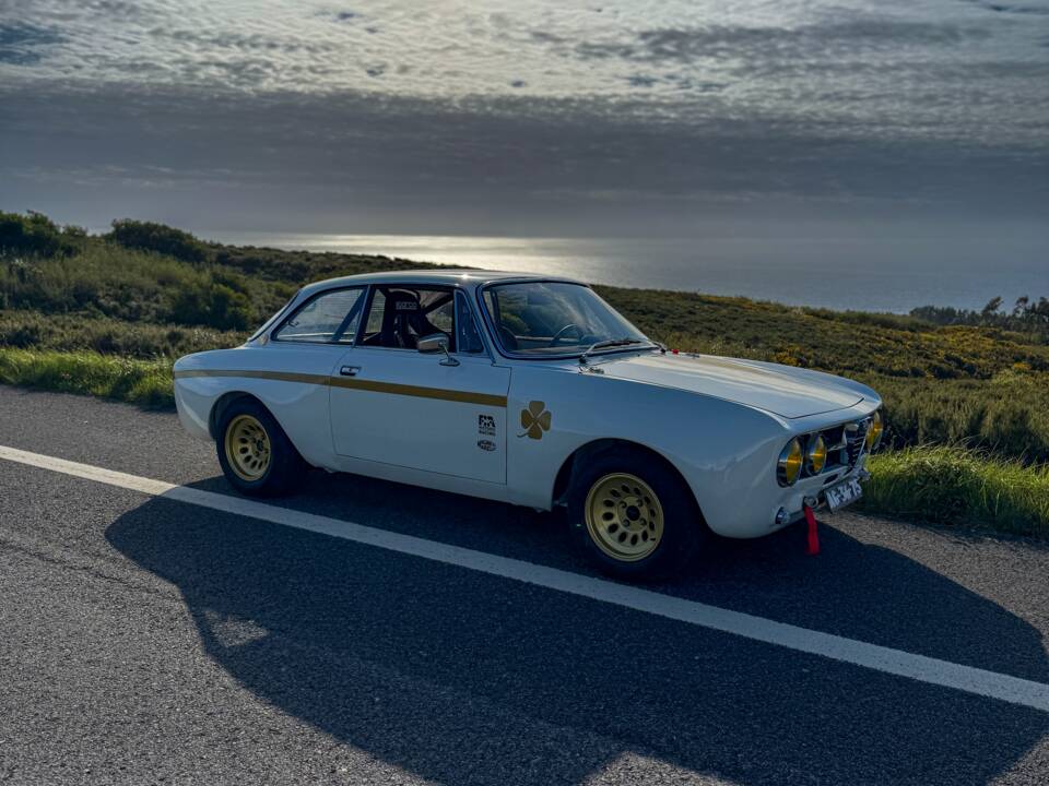 Image 36/99 of Alfa Romeo Giulia 1750 GT Am (1971)