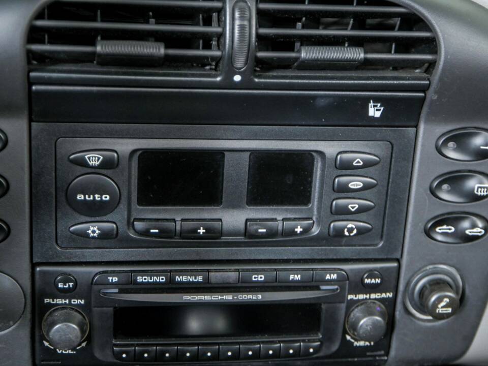 Image 23/50 of Porsche Boxster (2005)