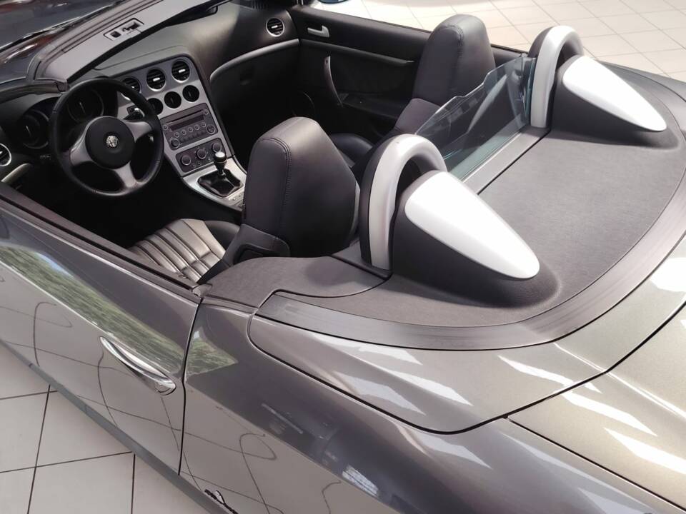 Bild 32/86 von Alfa Romeo Spider 2.2 JTS (2007)