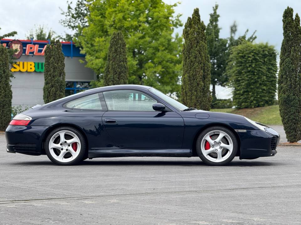 Image 2/42 de Porsche 911 Carrera 4S (2003)