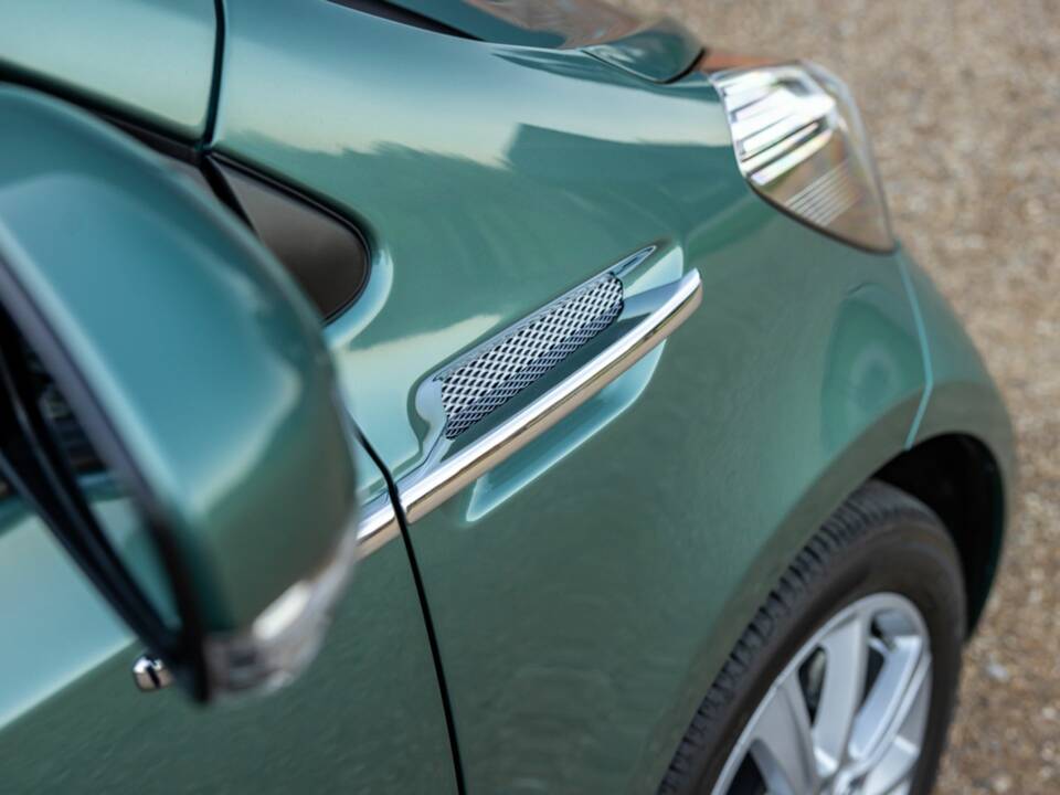 Image 46/50 of Aston Martin Cygnet (2013)