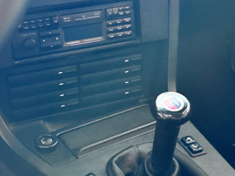 Bild 9/21 von BMW 520i (1987)