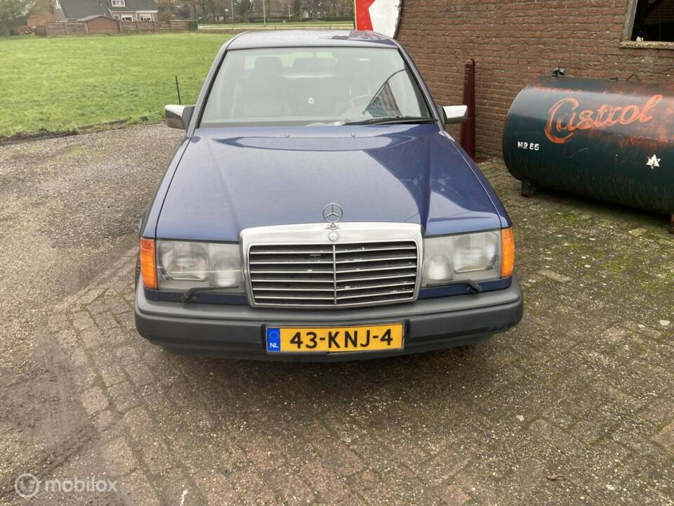 Bild 47/50 von Mercedes-Benz 300 E (1986)