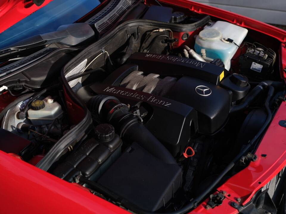 Image 3/43 of Mercedes-Benz CLK 320 (1999)