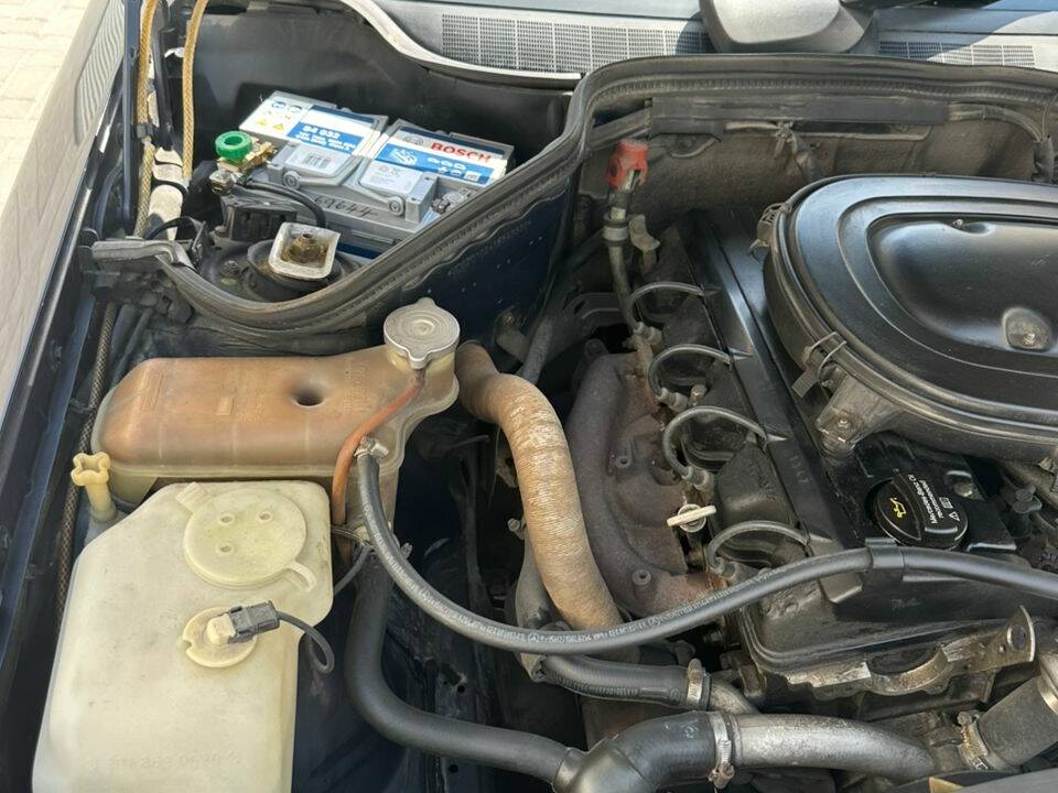 Bild 25/69 von Mercedes-Benz 190 E (1988)