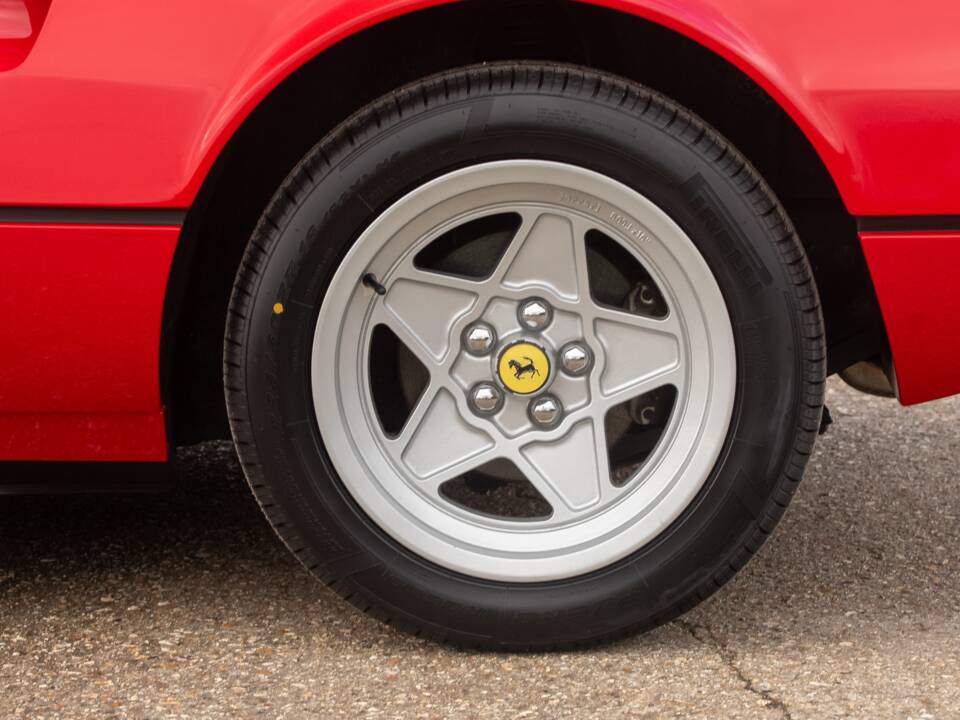 Image 25/50 of Ferrari 308 GTB (1976)