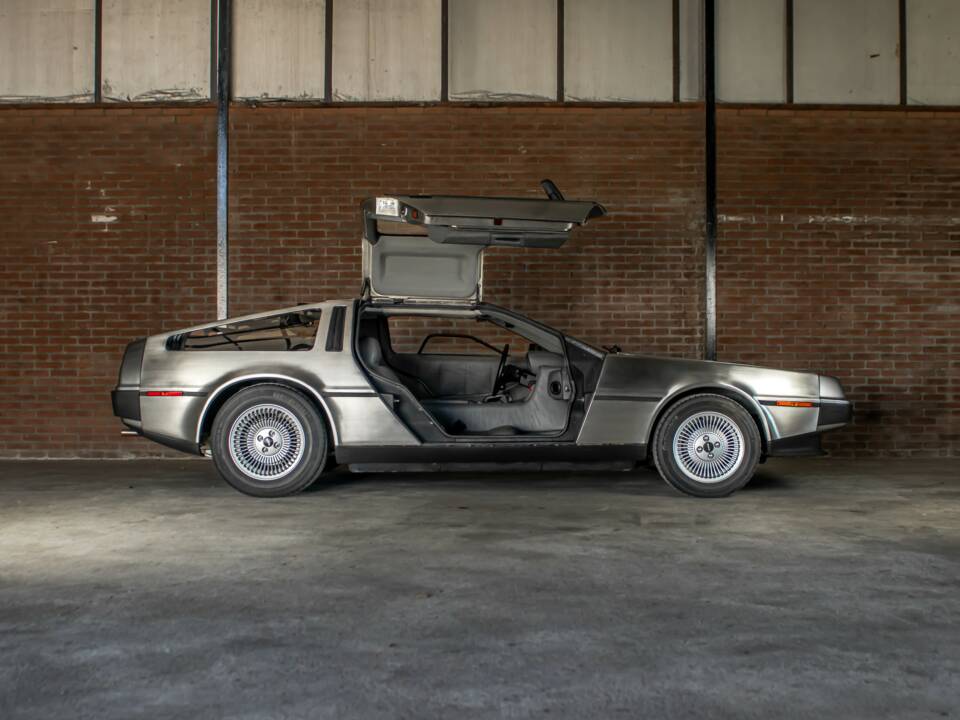 Image 9/66 of DeLorean DMC-12 (1981)