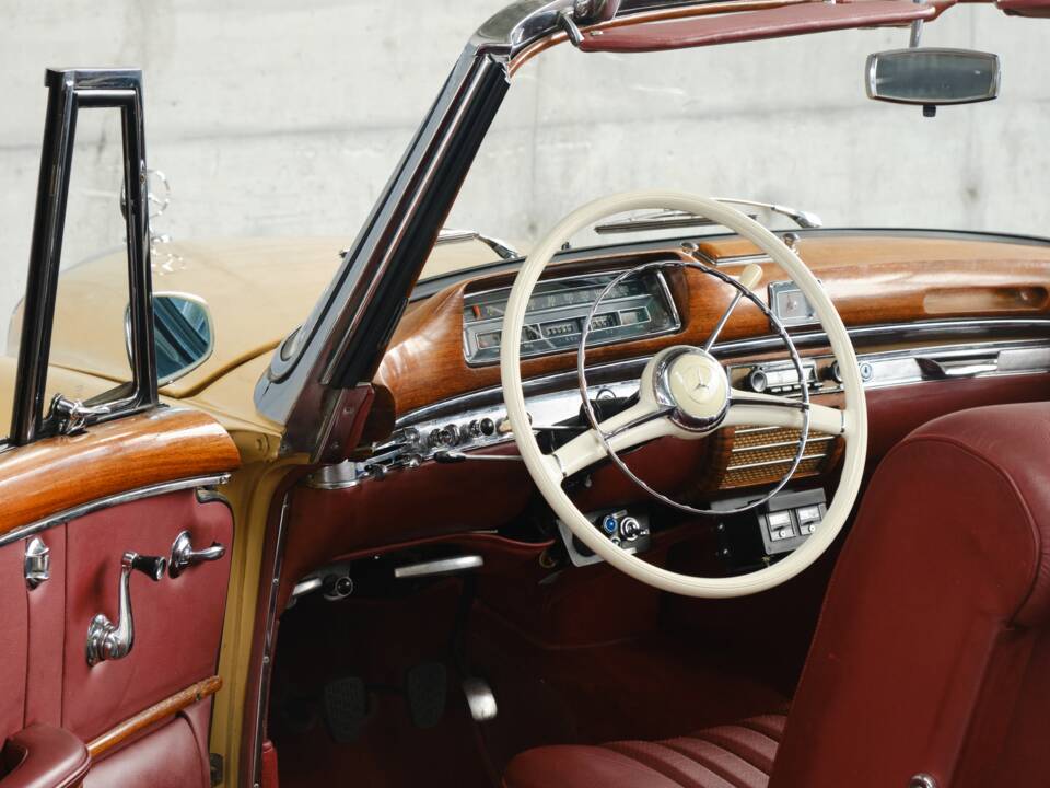 Immagine 38/50 di Mercedes-Benz 220 S Cabriolet (1958)