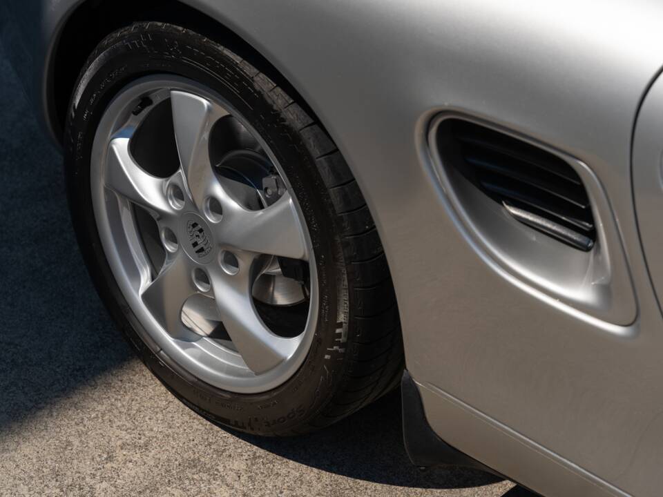 Image 15/73 of Porsche Boxster (2001)
