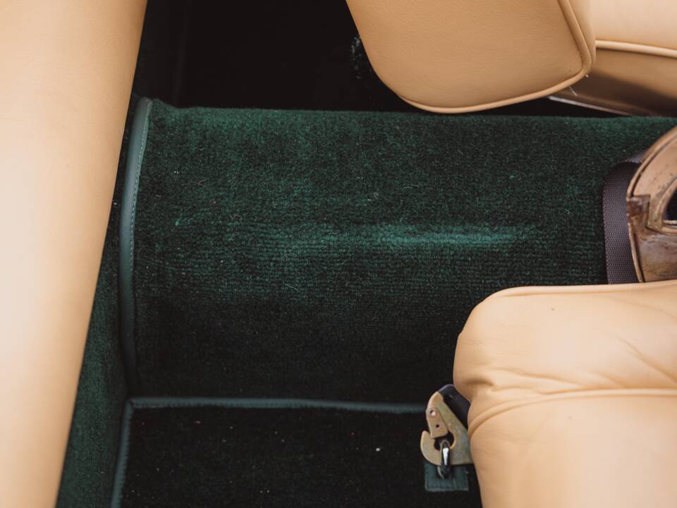 Image 94/99 of Aston Martin DB 6 Volante (1968)