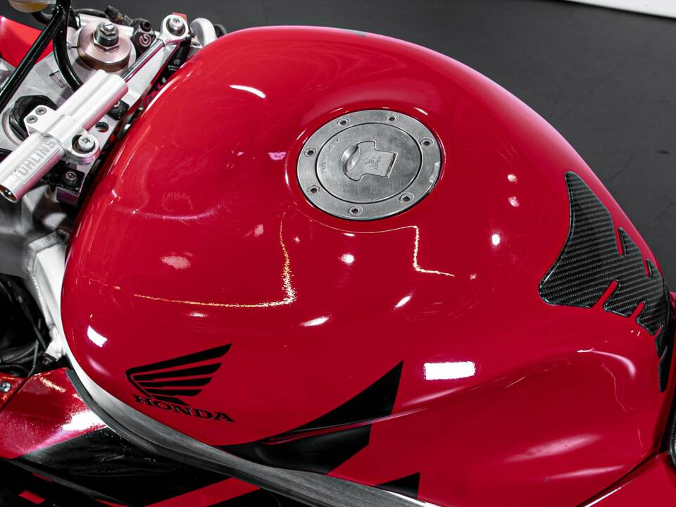 Image 19/34 of Honda DUMMY (2002)