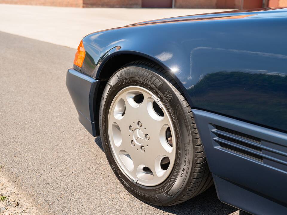 Image 13/44 de Mercedes-Benz 500 SL (1990)