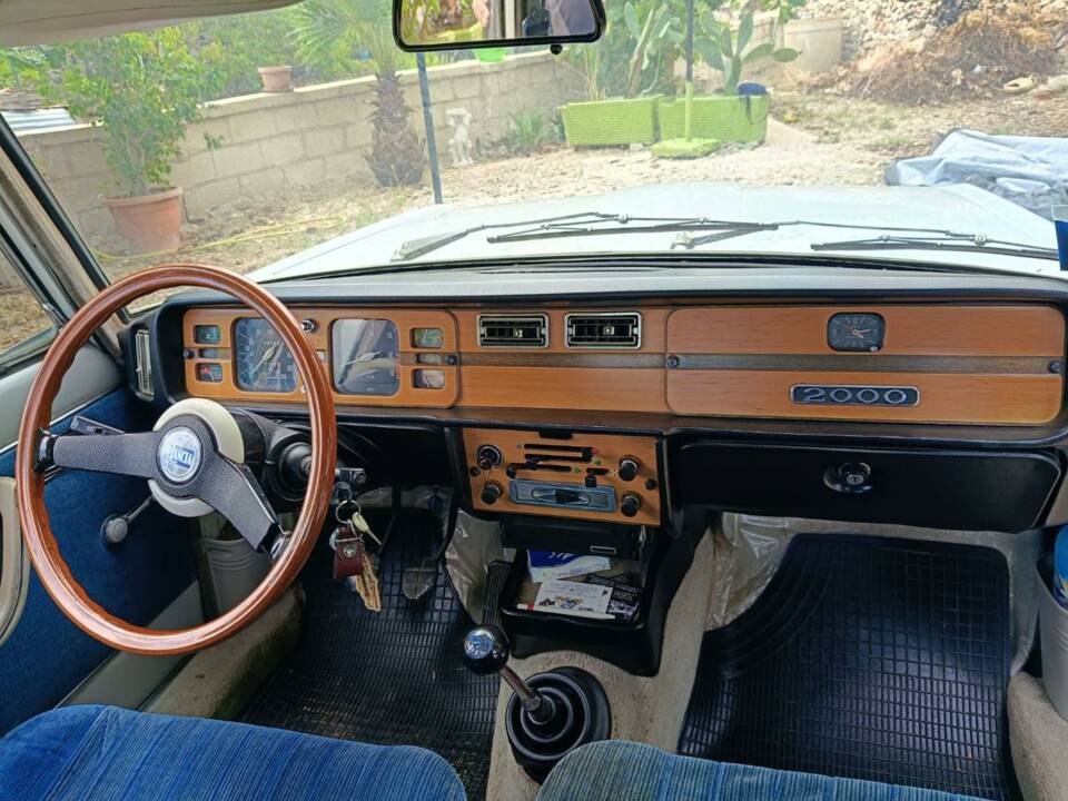 Immagine 42/50 di Lancia Flavia 2000 (1974)