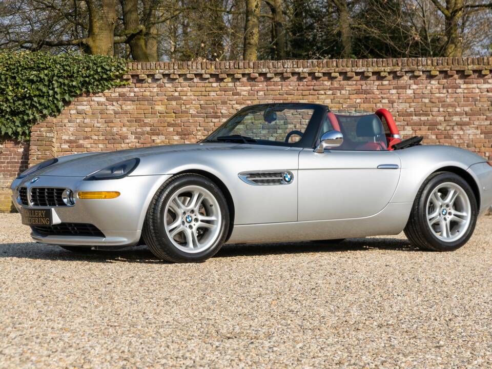 Image 32/50 of BMW Z8 (2002)