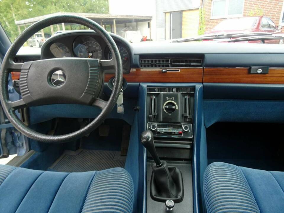 Immagine 9/17 di Mercedes-Benz 280 SE (1975)