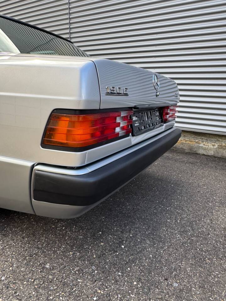 Bild 21/41 von Mercedes-Benz 190 E 2.0 (1992)